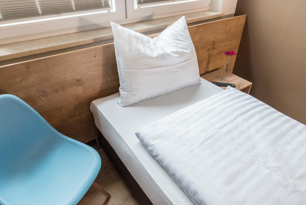 Hostal My *